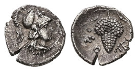 Cilicia, Soloi. AR Obol, 0.60 g. - 10.44 mm. Circa 4th century BC.
Obv.: Head of Athena to right, wearing crested Corinthian helmet.
Rev.: ΣΟ - ΛΕ, La...
