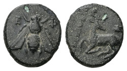 Ionia, Ephesos. AE, 1.93 g. - 14.20 mm. 4th century BC. Pythagores?, magistrate.
Obv.: Ε - Φ. Bee.
Rev.: [ΠYΘAΓOΡHΣ]. Stag kneeling left, head right; ...
