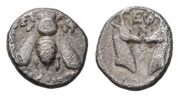 Ionia, Ephesos. AR Diobol, 0.95 g. - 9.88 mm. Circa 390-325 BC.
Obv.: E - Φ. Bee.
Rev.: EΦ. Confronted heads of stags.
Ref.: SNG Kayhan I 208ff; SNG v...