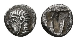 Ionia, Kolophon. AR Hemiobol, 0.36 g. - 6.34 mm. Late 6th century BC.
Obv.: Archaic male head (of Apollo?) left.
Rev.: Quadripartite incuse square.
Re...