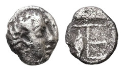 Ionia, Kolophon. AR Tetartemorion, 0.28 g. - 7.58 mm. Circa 450-410 BC.
Obv.: Laureate head of Apollo right.
Rev.: TE monogram (mark of value) in incu...