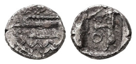 Phoenicia, Sidon. AR 1/16 Shekel, 0.80 g. - 10.34 mm. Ba`alšillem (Sakton) II, circa 401-365 BC.
Obv.: Phoenician galley to left; Phoenician B above, ...