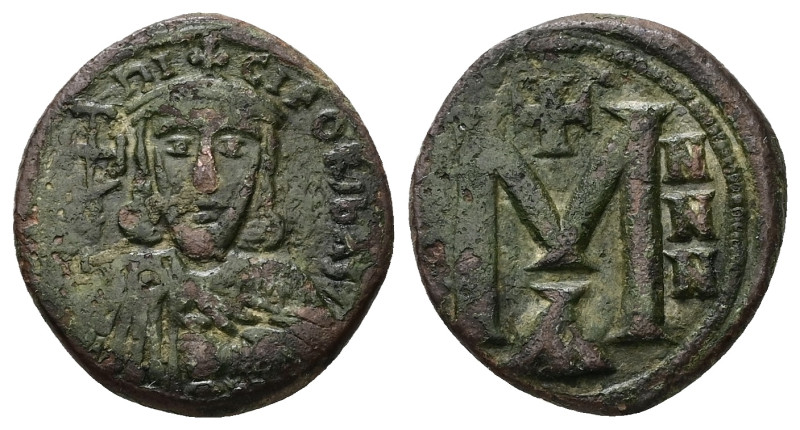 Nicephorus I, AD 802-811. AE, Follis. 5.53 g. 22.72 mm. Constantinople.
Obv: NIC...