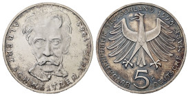 Germany. Albert Schweitzer. AR, 5 Mark. 11.23 g. 29.03 mm. 1975.
Obv:ALBERT SCHWEITZER / 1875-1965. Portrait of the Doctor Albert Schweitzer (1875-196...