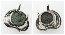 AR modern necklace, ancient coin.
Weight: 3.61 g.
Diameter: 18.75 mm.