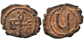 Tiberius II Constantine, 578-582. Pentanummium (bronze, 1.85 g, 19 mm), Theoupolis (Antioch). Monogram. Rev. Large Ч; cross above. DOC –; MIBE –; SB –...
