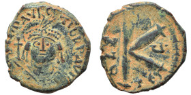 Maurice Tiberius, 582-602. Half Follis (bronze, 6.27 g, 21 mm). Thessalonica. Helmeted and cuirassed facing bust, holding globus cruciger and shield. ...