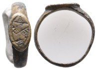 ANCIENT ROMAN BRONZE RING.(3rd–4th centuries).AE

Weight: 1,8 gr
Diameter: 18,7 mm