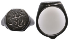 ANCIENT ISLAMIC BONZE RING.AE

Weight: 8,7 gr
Diameter: 25,9 mm