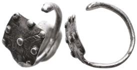 ANCIENT ROMAN SILVER RING.(3rd–4th centuries). AG

Weight: 2,8 gr
Diameter: 23,9 mm