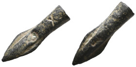 ROMAN LEGION BRONZE ARROWHEAD.(CIRCA 3RD-1ST BC).

Weight: 2,8 gr
Diameter: 30 mm