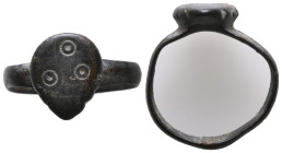 ANCIENT ROMAN BRONZE RING.(3rd–4th centuries).AE

Weight: 5,2 gr
Diameter: 24,9 mm