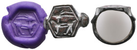 ANCIENT ROMAN BRONZE RING.(3rd–4th centuries).AE

Weight: 5,6 gr
Diameter: 19,5 mm
