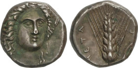 GREEK COINS
Estátera. 330-290 a.C. METAPONTO. LUCANIA. Anv.: Cabeza de Deméter envuelta mirando ligeramente hacia la derecha, con arete colgante trip...