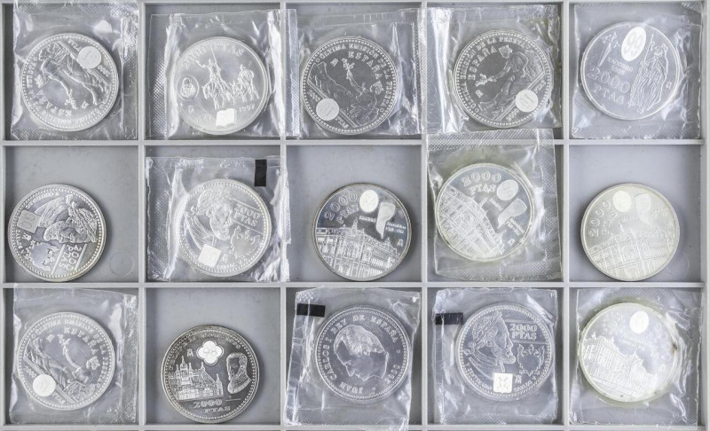 PESETA SYSTEM: JUAN CARLOS I
Lote 49 monedas 2.000 Pesetas. 1995 a 2000. AR. Qu...