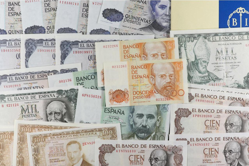 SPANISH BANK NOTES
Lote 37 billetes 100 a 1.000 Pesetas. Incluye un lote 10 bil...