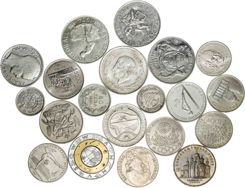 Lote de 20 monedas de diversos países, la mayoría de módulo grande, 12 en plata....