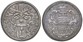 Clemente XI (1700-1721) Testone 1704 - Munt. 66 AG (g 9,00) RR Bella e delicata patina. Proveniente da P.L. Grossi, Modena 2 Novembre 1989.

Status:...