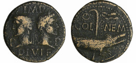Agrippa et Auguste - As (10-14 av. J.-C., Nîmes)
A/ IMP DIVI F P P. Têtes adossées d'Auguste tête nue, et d'Agrippa, la tête coiffée de la couronne r...