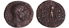 Lucius Vérus - Dupondius (165, Rome)
A/ L AVREL VERVS AVG ARMENIACVS. Tête radiée à droite. 
R/ TR POT V IMP II COS II // SC Lucius Vérus debout à g...