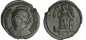 Constantin 1er - Nummus (330-333, Trèves) - La Victoire
A/ CONSTANTINOPOLIS. Buste casqué de femme tenant un sceptre. 
R/ sans légende. // TR•S La V...