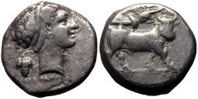 Campania, Neapolis AR Didrachm (Silver, 7.10g, 18mm) ca 320-300 BC. 
Obv: Head of nymph right, wearing diadem, earring and necklace; grape bunch behin...