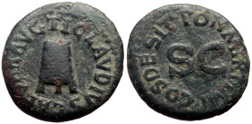 Claudius I (37-54) AE Quadrans (Bronze, 3.40g, 18mm) Rome, 41. 
Obv: TI CLAVDIVS CAESAR AVG, around three-legged modius 
Rev: PON M TR P IMP COS DES I...