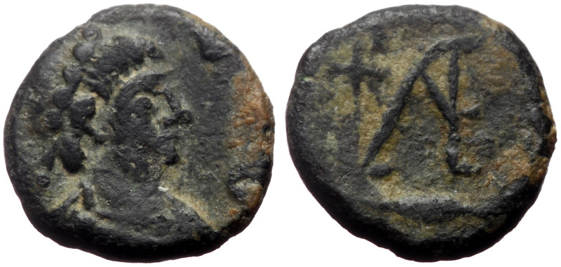 Leo I (457-474) AE Nummus (Bronze, 0.88g, 10mm) Constantinople 
Obv: [D N LEO], ...