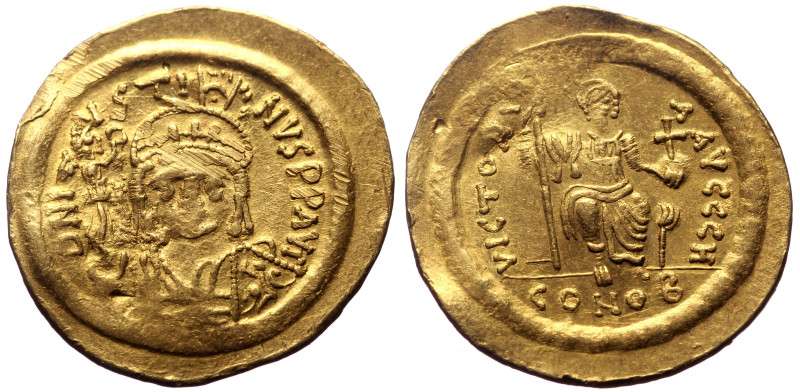 Justin II (565-578) AV Solidus (Gold, 4.45g, 23mm) Constantinople,
567/578. Offi...