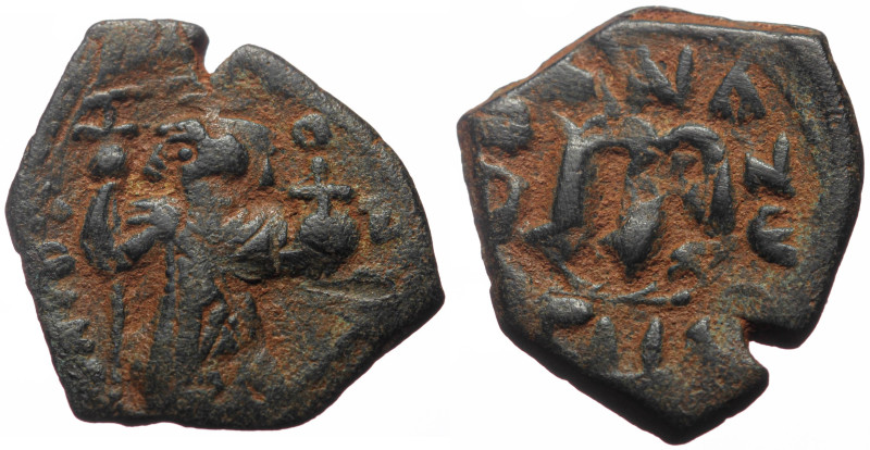 Constans II (641-668) AE Follis (Bronze, 4.62g, 24mm) Constantinopolis, RY 2 (?)...