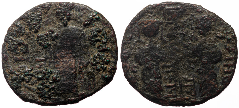 Zangids of Syria, Nur al-Din Mahmud (1146-1174) AE fals [Halab] 
Obv: two Byzant...