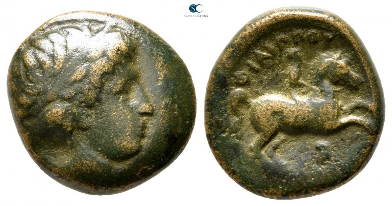 Kings of Macedon. Uncertain mint. Philip II. 359-336 BC. 
Unit Æ

18mm., 6,00...