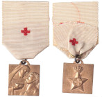 MEDAGLIE - SAVOIA - Vittorio Emanuele III (1900-1943) - Medaglia CRI assistenza feriti prima guerra mondiale AE dorato MM 24x24

Status: qFDC