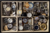 VARIE - Orologi Lotto di 30 orologi, 14 non hanno il cinturino - Da visionare

Status: Discreto