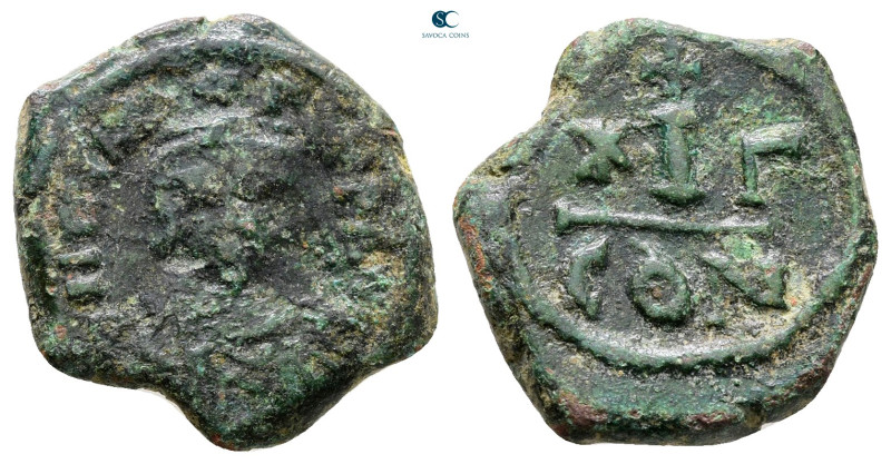 Maurice Tiberius AD 582-602. Constantinople
Decanummium Æ

19 mm, 3,80 g

...