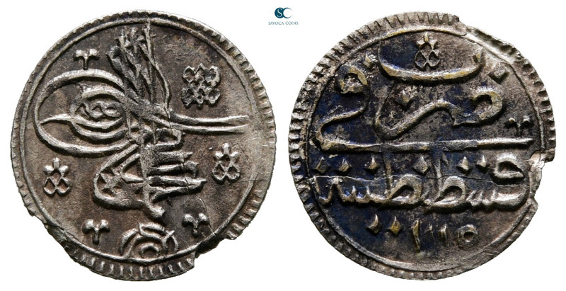 Turkey. Qustantînîya (Constantinople). Ahmed III AD 1703-1730. 
Akçe AR

15 m...