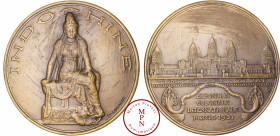 Indochine, Médaille par Lindauer, Exposition Coloniale Internationale de Paris, 1931, Paris, Av. INDOCHINE, Indochinoise en costume traditionnel assis...