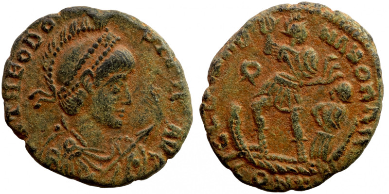 Theodosius I AD 379-395. follis
18mm 4,00g