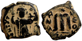 Byzantine bronze coin
20mm 5,45g
Artificial sand patina
