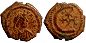 Byzantine bronze coin
16mm 2,33g
Artificial sand patina