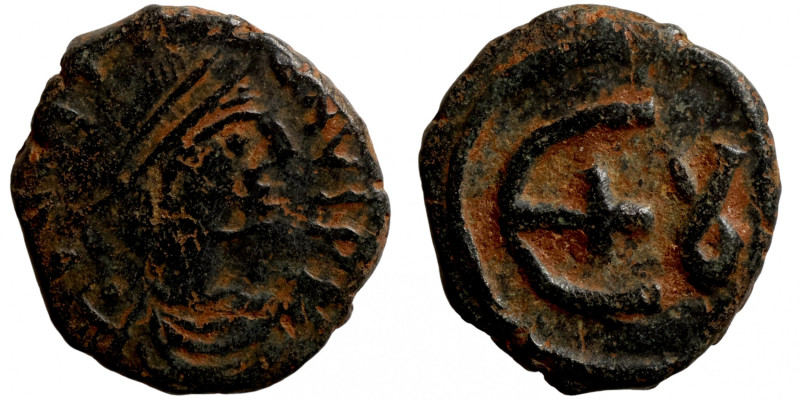 Byzantine bronze coin
14mm 2,23g
Artificial sand patina