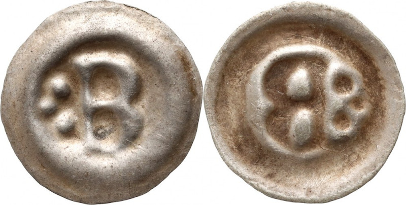 Kujawy, brakteat, litera B i trzy kule Waga 0,23 g. Reference: Paszkiewicz E8.1...