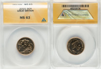 Elizabeth II gold Sovereign 2001 MS63 ANACS, KM1002. HID09801242017 © 2024 Heritage Auctions | All Rights Reserved