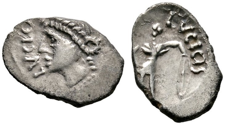 Keltische Münzen 
 Gallia 
 Petrocorii 
 Quinar ca. 55 v. Chr. Büste des Apol...