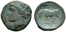 Griechische Münzen 
 Sizilien 
 Agathokles 317-289 v. Chr 
 Bronzemünze (AE-20 mm). Kopf der Kore-Persephone mit Ährenkranz nach links / Stier nach...