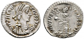 Römische Münzen 
 Kaiserzeit 
 Theodosius I. 379-395 
 Siliqua -Trier-. D N THEODOSIVS P F AVG. Drapierte Panzerbüste mit Perldiadem nach rechts / ...