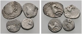Lots antiker Münzen 
 Keltische, griechische, römische und orientalische Münzen 
 4 Stücke: KELTEN-GALLIA . Quinare 1. Jh. v.Chr. 1x Lingones sowie ...