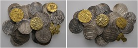Lots ausländischer Münzen und Medaillen 
 39 Stücke: ORIENTALEN . 2 goldene und 25 silberne Dinare der Osmanen, 9 indische Goldfanams,
 2 silberne R...