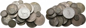 Lots ausländischer Münzen und Medaillen 
 Ca. 30 Stücke: Silbermünzen von Belgien, Dänemark, Irland (im Etui), Italien, Niederlande, Österreich, Rumä...