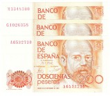 Billetes
 Juan Carlos I, Banco de España
 200 Pesetas. 16 septiembre 1980. Lote de 3 billetes. Serie A, G y M. ED.480a. Uno con puntos de grapa. SC-...